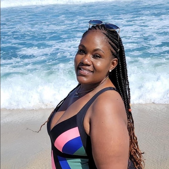 Meet your Posher, Erica - Picture 2 of 2